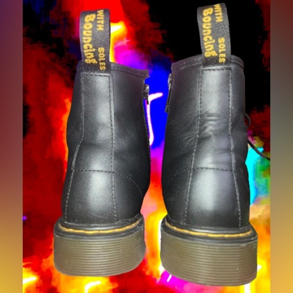 Dr. Martens womens’ 1460 leather boots wmns sz 5/mns sz4 - Picture 4 of 6